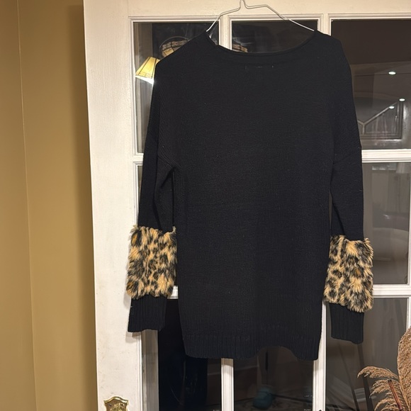 Black sweater with leopard cuffs and - Picture 4 of 4
